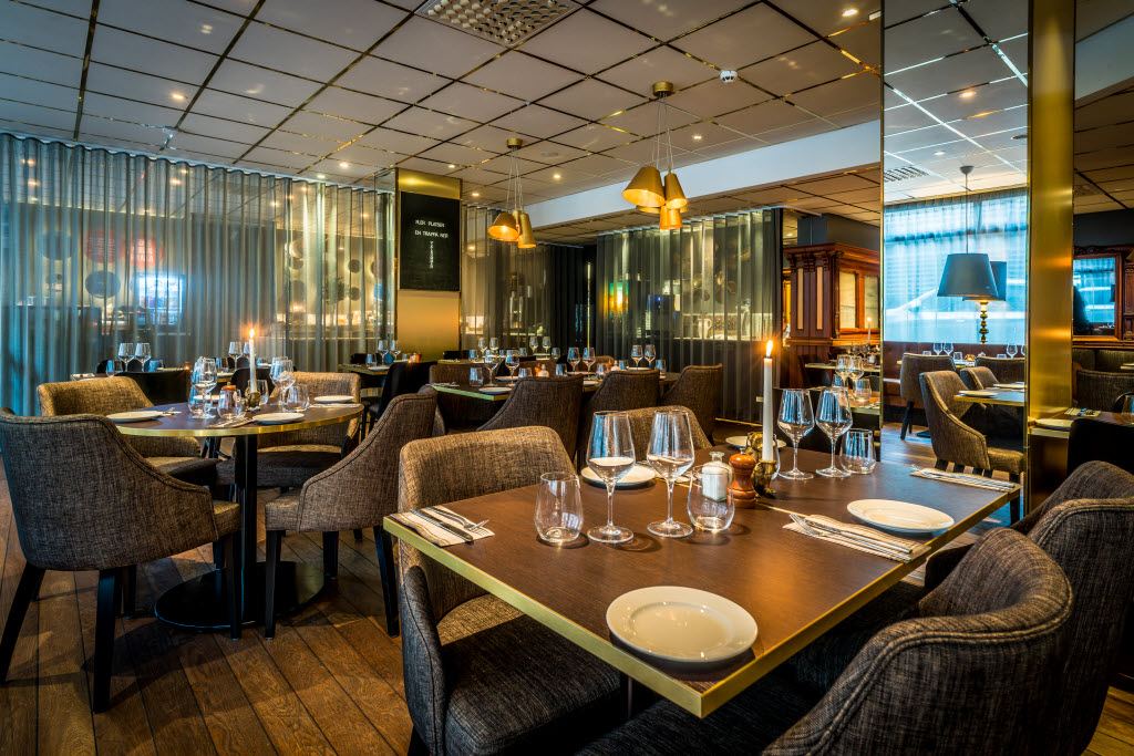 Urheberrecht: Photo Karl Gabor Scandic Sjöfartshotellet set tables at the restaurant